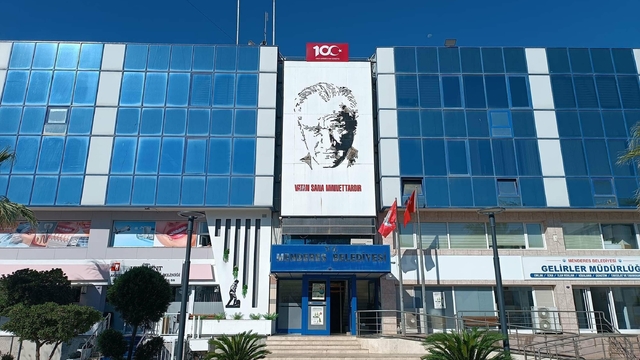 Menderes Belediyesi'nde rüşvet soruşturmasında gözaltı