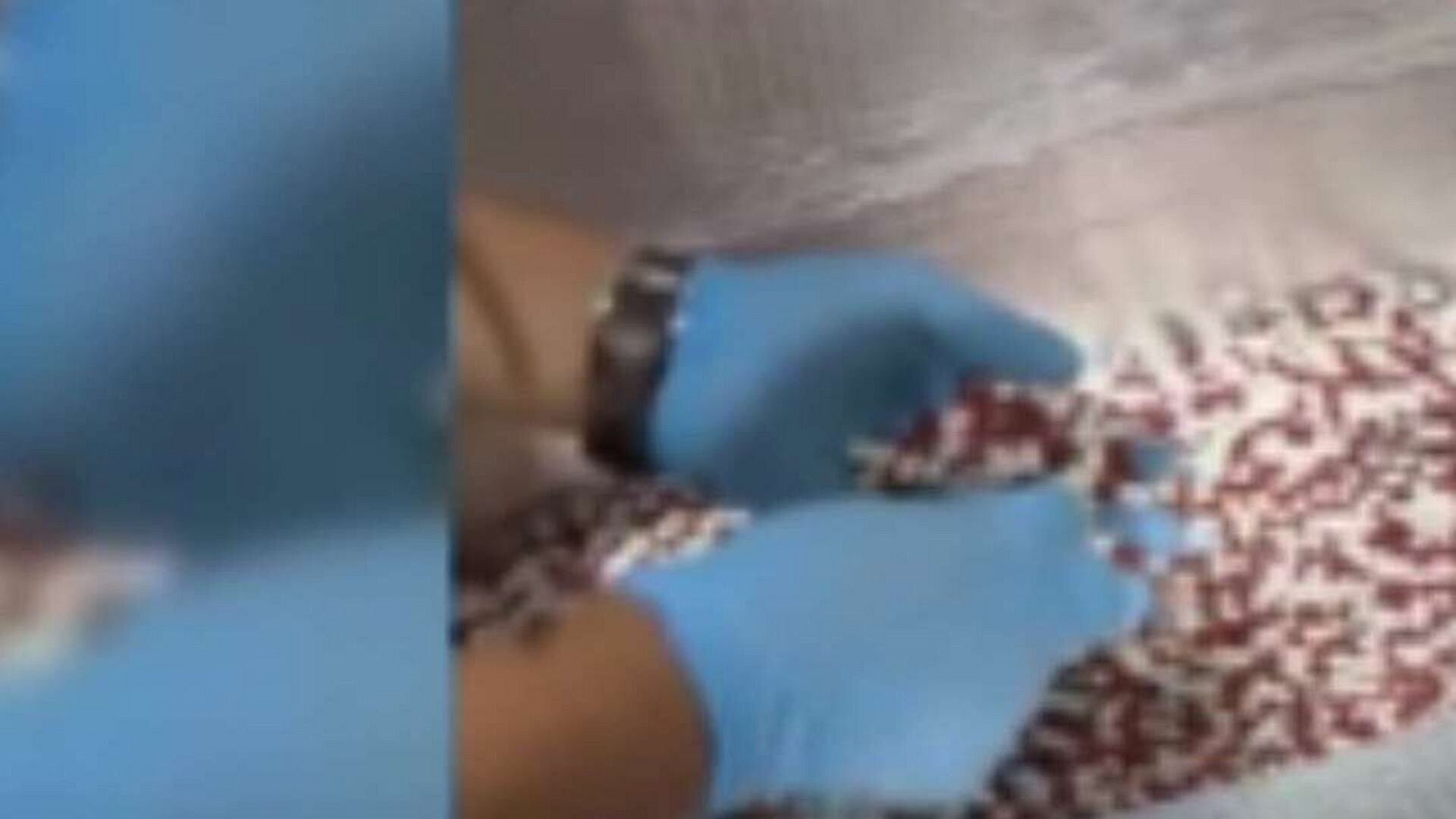Mersin'de ambalaj tesisine baskında 100 bin hap ele geçirildi