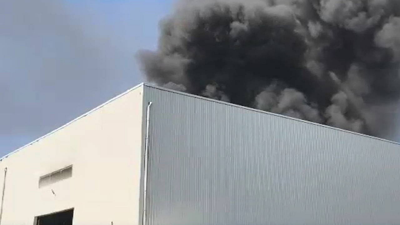 Mersin'deki kimya fabrikasında yangın paniği
