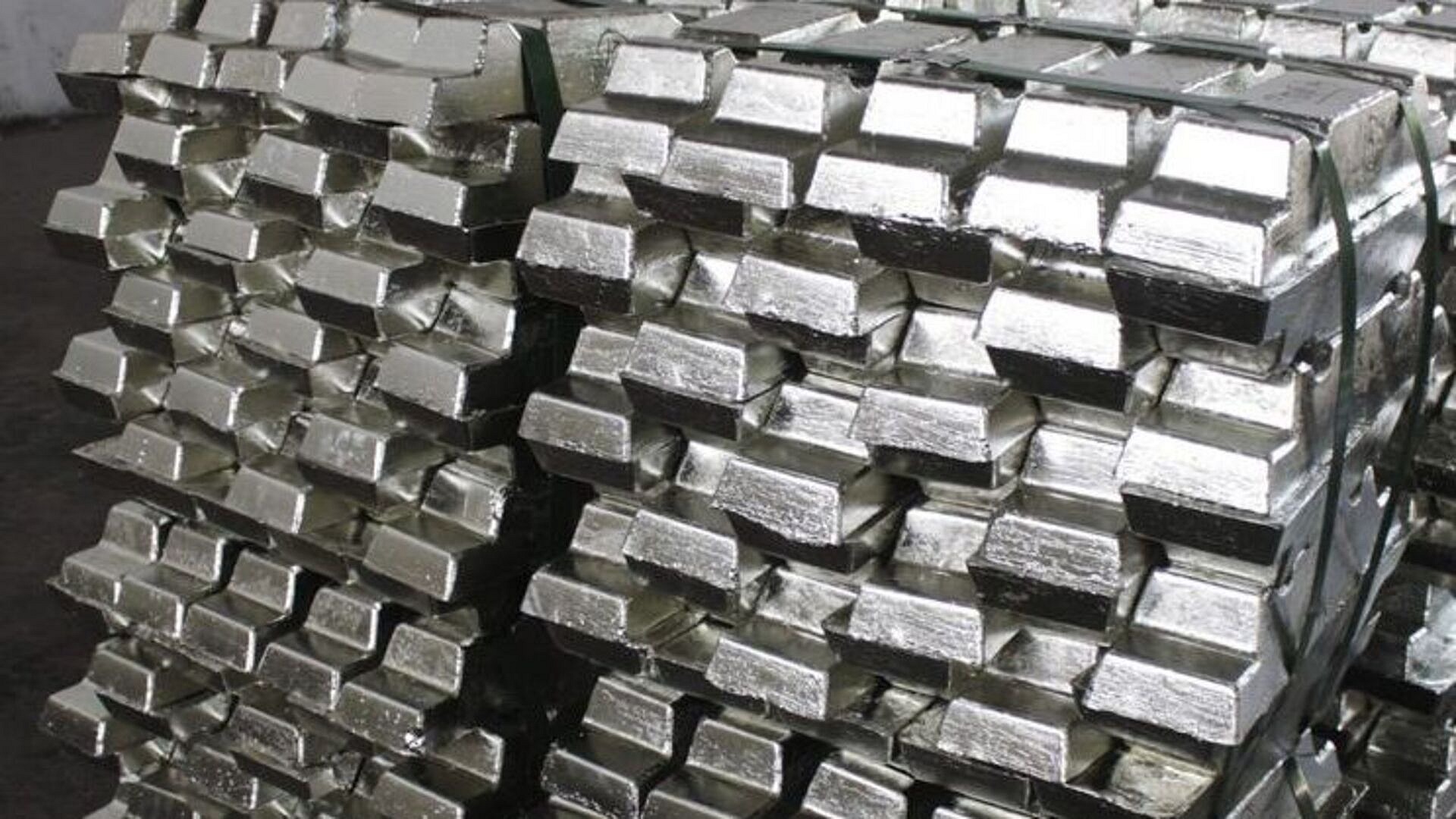 Metal piyasalarında kalay ve çinko yükseldi, altın geriledi