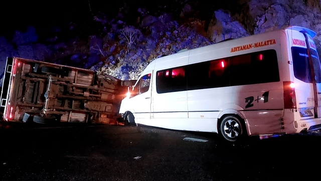 Minibüs ile kamyonet çarpıştı, fındık işçileri taşınıyordu