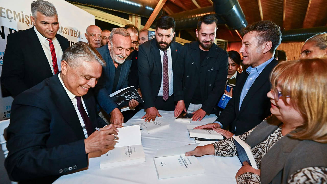 Muratpaşa Belediye Başkanı Uysal, kitabını tanıttı