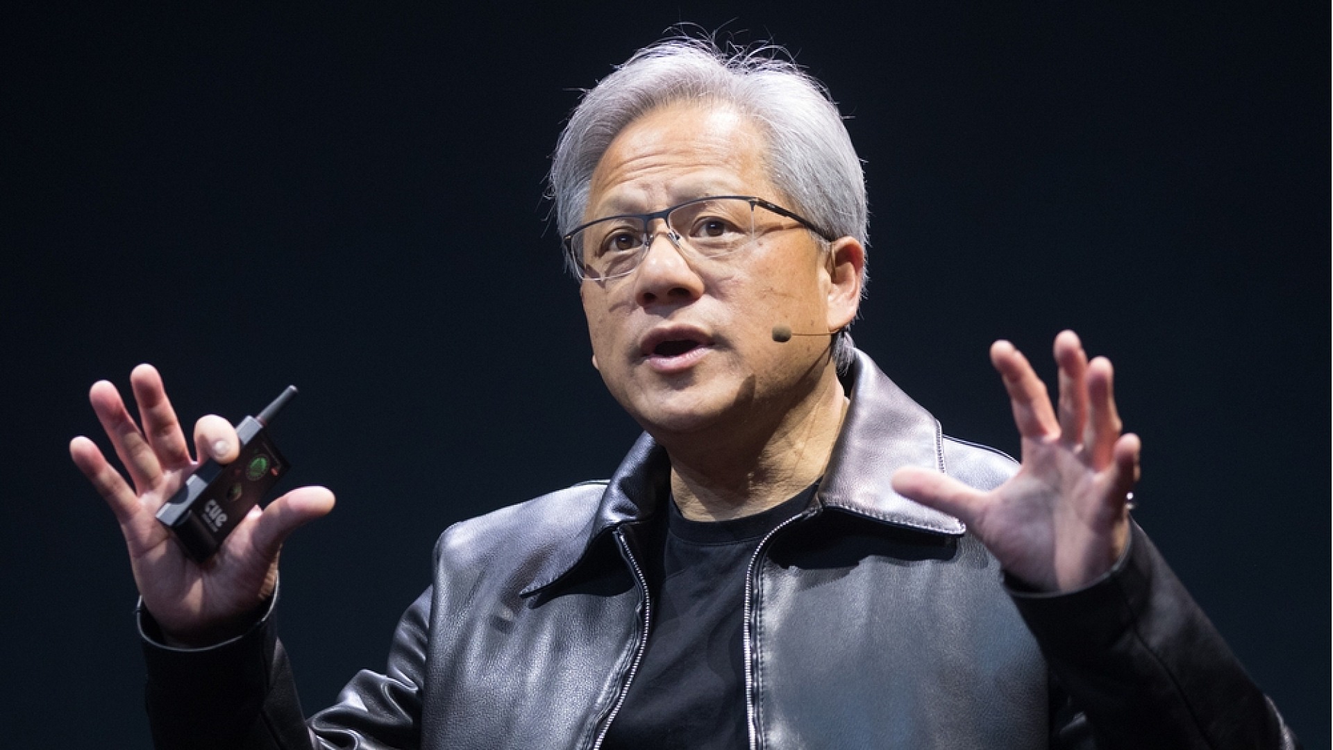 Nvidia CEO'su Huang, yapay zekanın dünyayı yok edeceğini reddetti