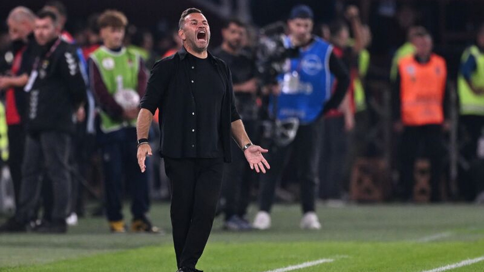 Okan Buruk: Hakem beni isteyerek attı