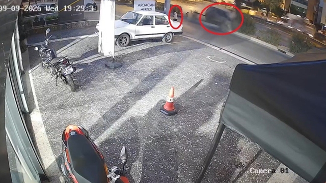 Antalya'da otomobilin takla attığı kaza kamerada kaydedildi