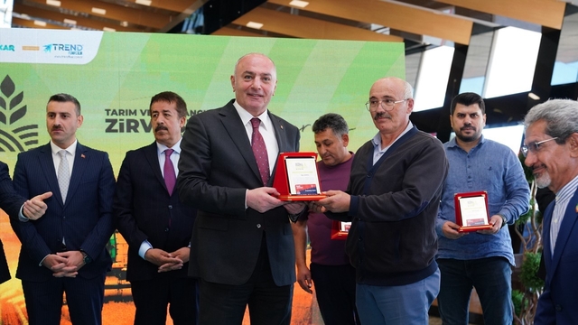 Saim Özakalın gıda fuarında firma yetkilileriyle buluştu