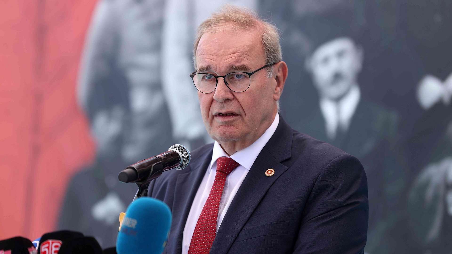 Öztrak, CHP'nin kuruluş yıl dönümünde hayal kırıklığı yaşadı
