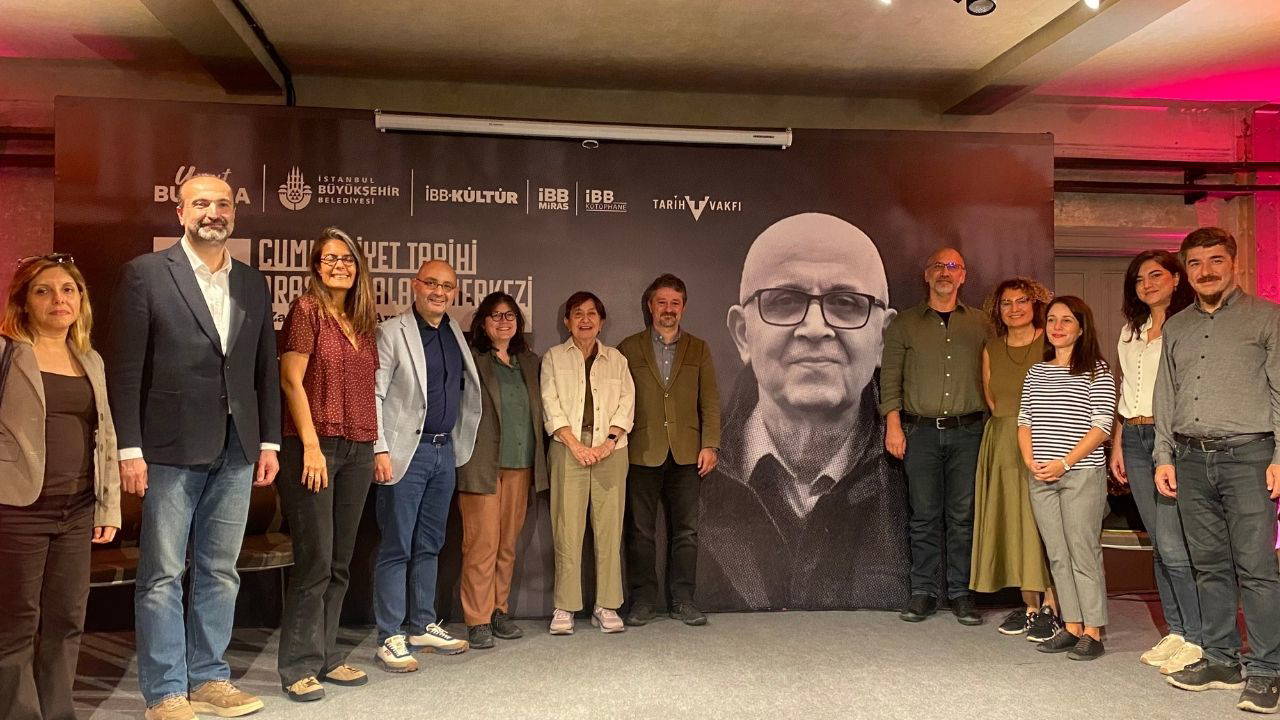 Prof. Dr. Zafer Toprak, konferansla anıldı
