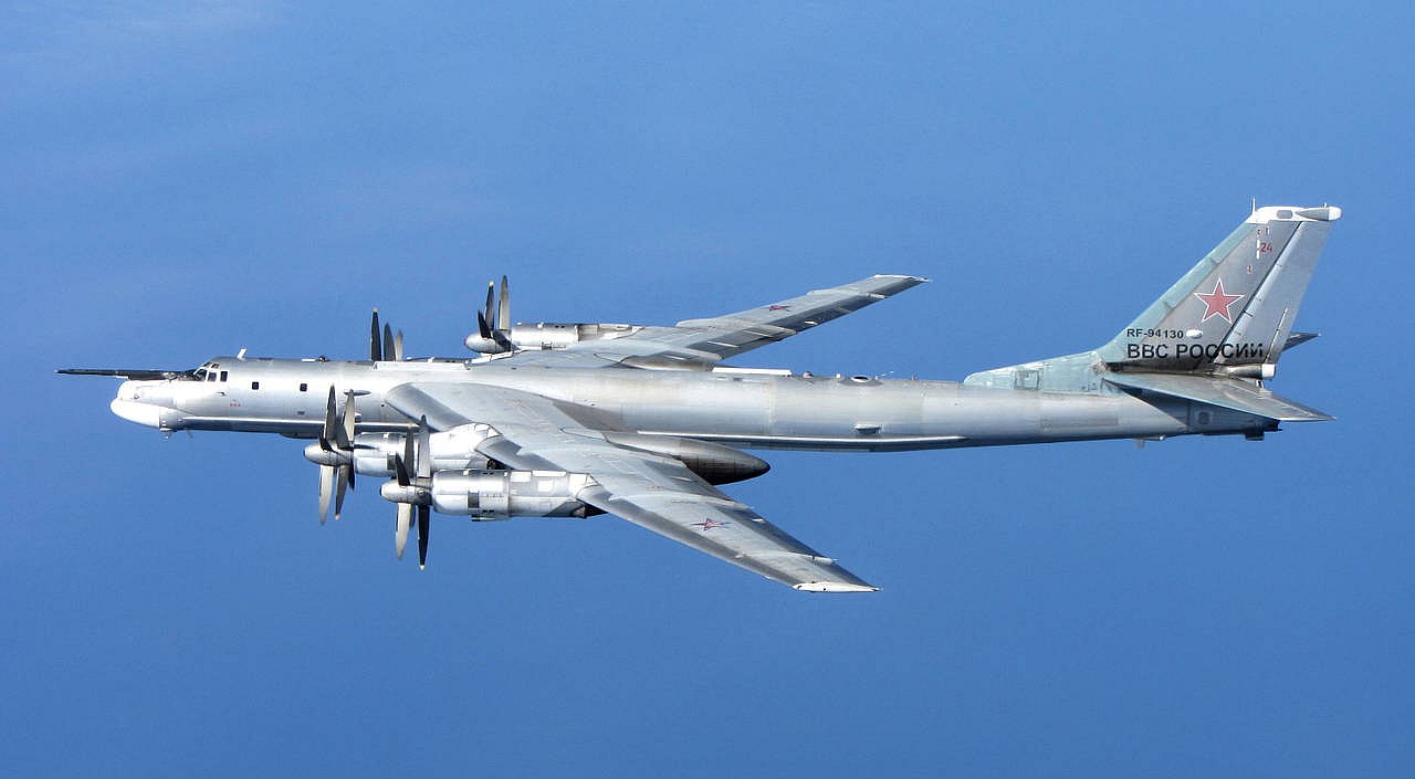Rusya'da Tu-95 bombardıman uçağı düştü: 6 asker öldü