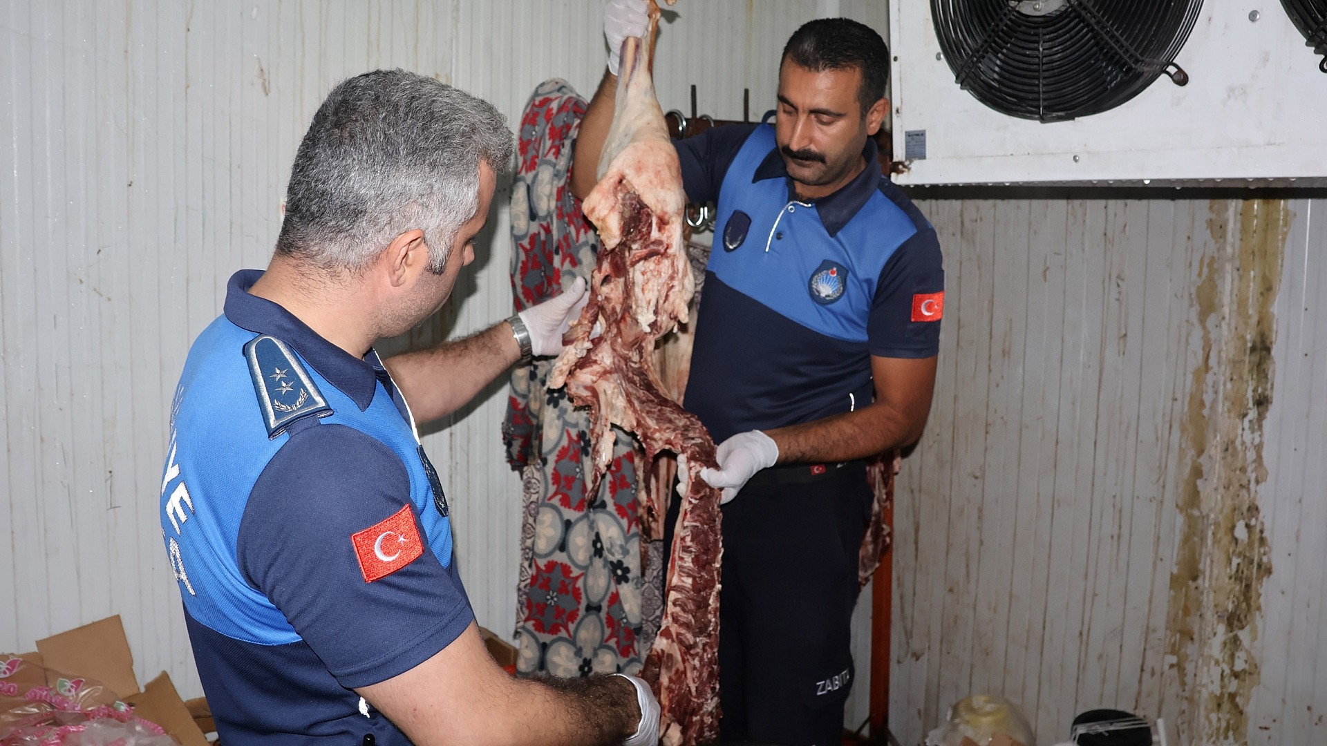 Şanlıurfa'da bozuk et ve tarihi geçmiş ürünlere el konuldu
