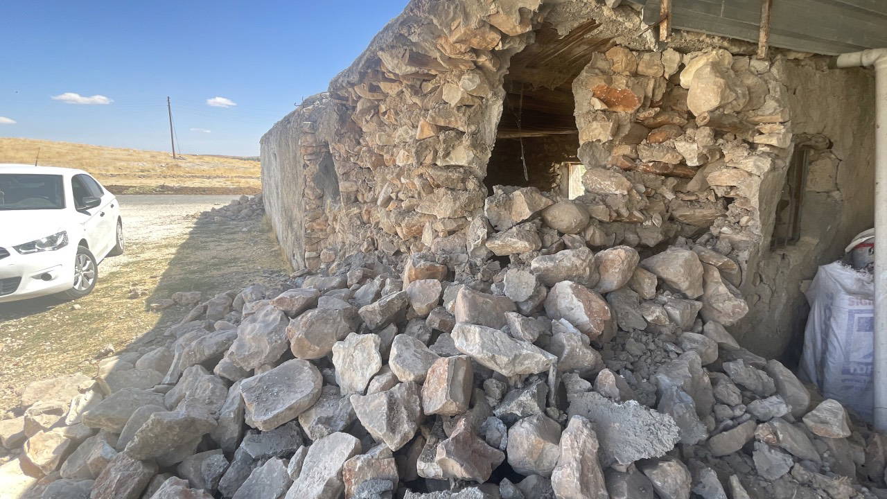 Şanlıurfa'daki 5,4 büyüklüğündeki depremde hasar oluştu