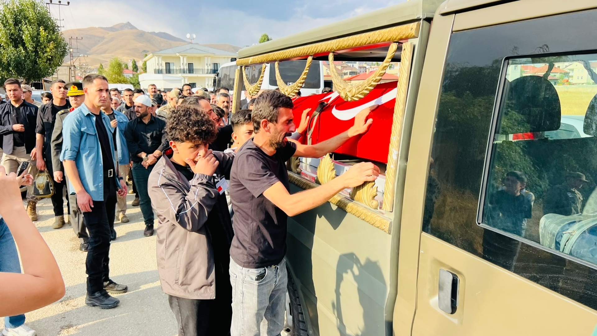Şehit er Ziyar Koparan, Hakkari'de son yolculuğuna uğurlandı