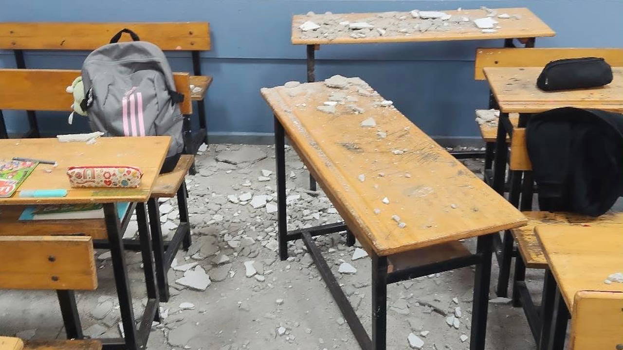 Sınıfın tavanı çöktü: 3 öğrenci yaralandı