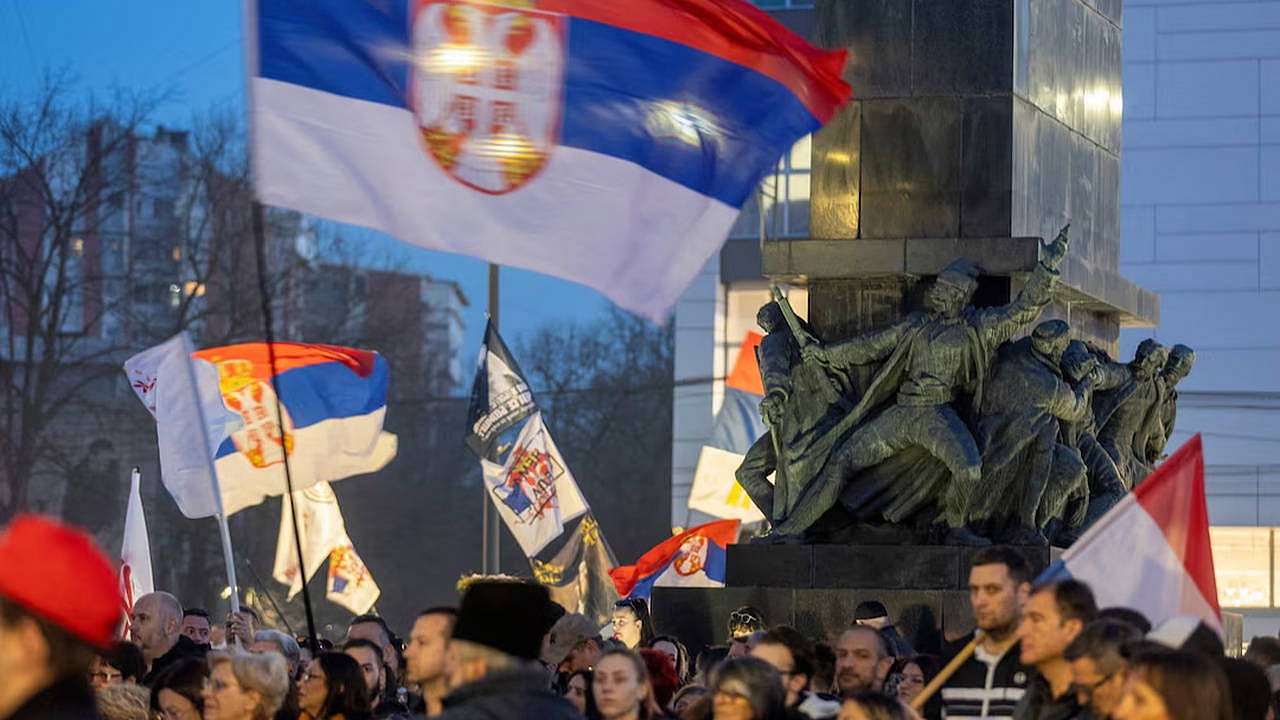Sırbistan'da erken seçim tarihi belirlendi: Vucic feshetti