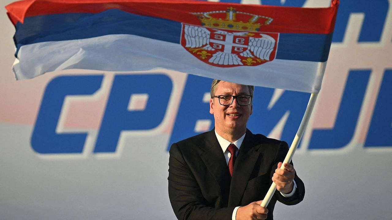 Sırbistan'da erken seçim: Vučić istifa etti