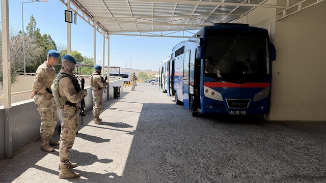 Siverek cezaevinde çıkan yangında 13 mahkum etkilendi