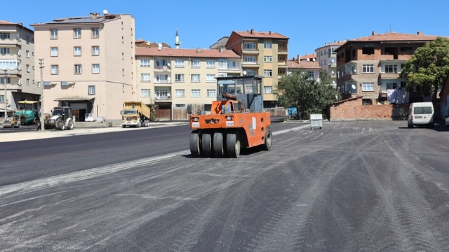 Sungurlu'da eski sanayi sitesine sıcak asfalt döküldü
