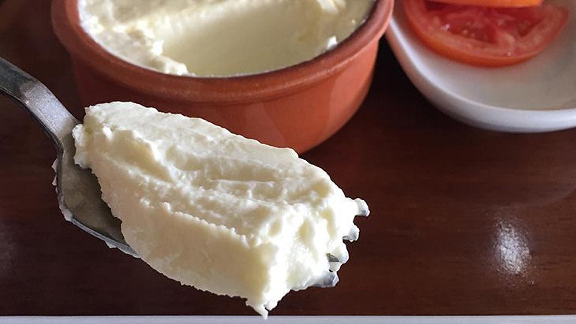 Tam kıvamında doğal tereyağı tarifi: sadece kaymak ve su