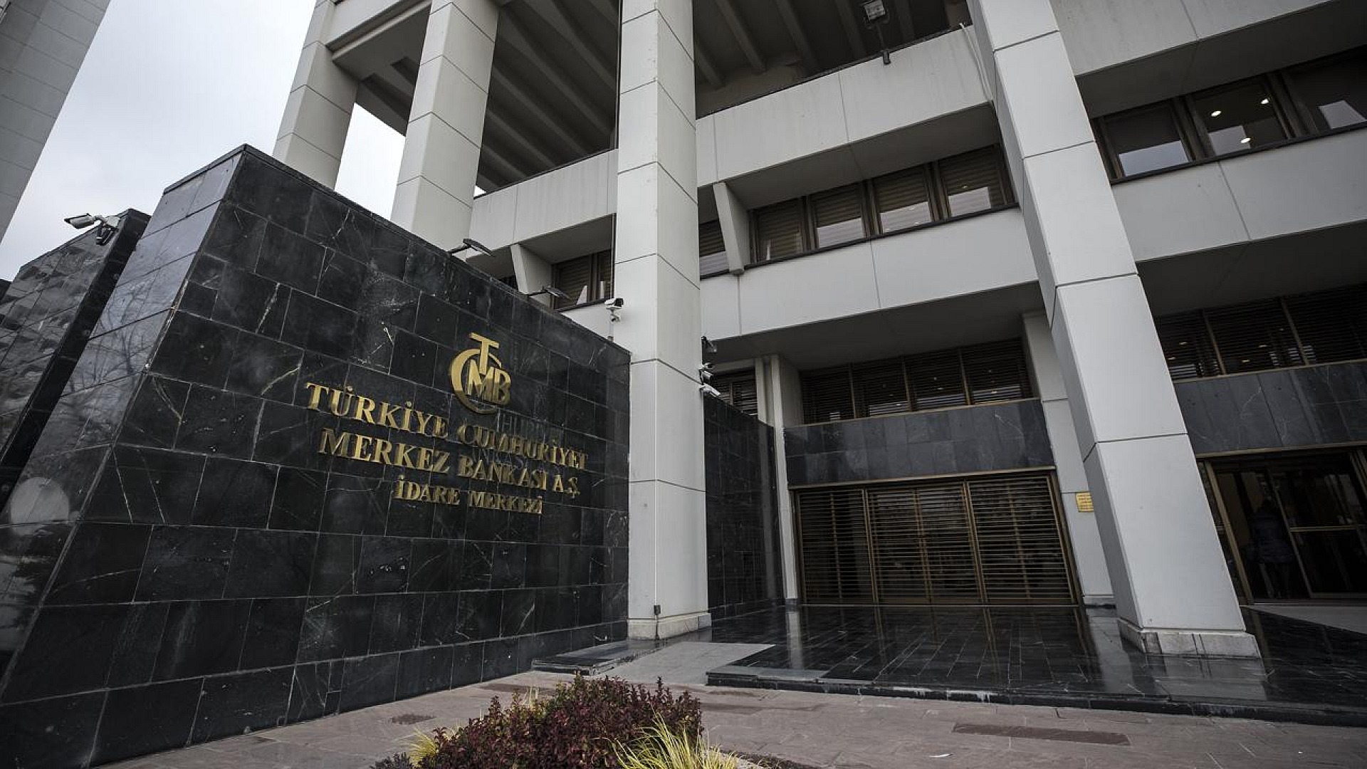TCMB rezervlerinde düşüş devam ediyor
