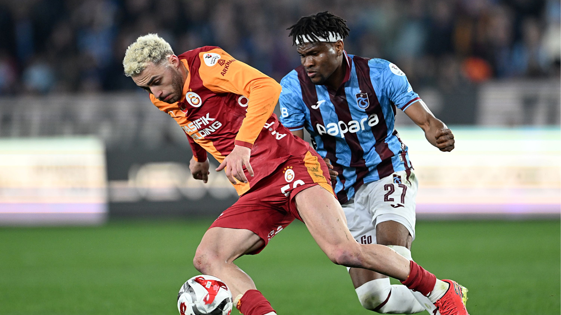 Trabzonspor ile Galatasaray, Süper Lig'de mücadele ediyor