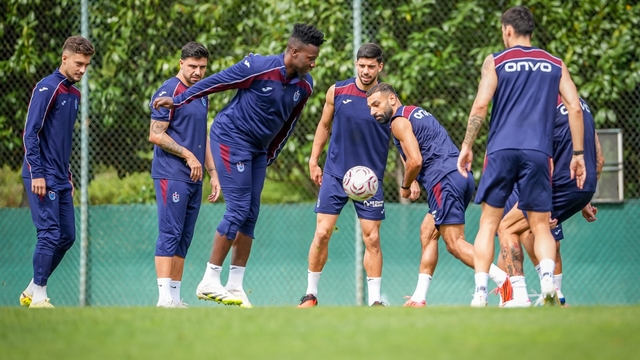 Trabzonspor, Konyaspor maçı için Konya'ya gitti