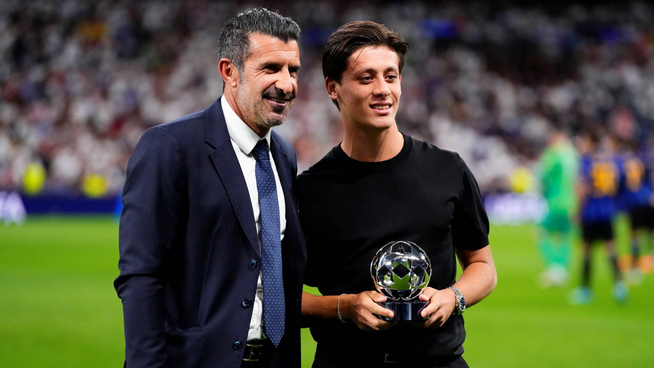 UEFA Şampiyonlar Ligi'nde Arda Güler'e ödül verildi
