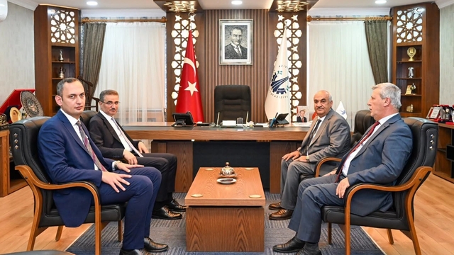 Vali Baruş, Aziziye Belediye Başkanı Akpunar'a teşekkür etti