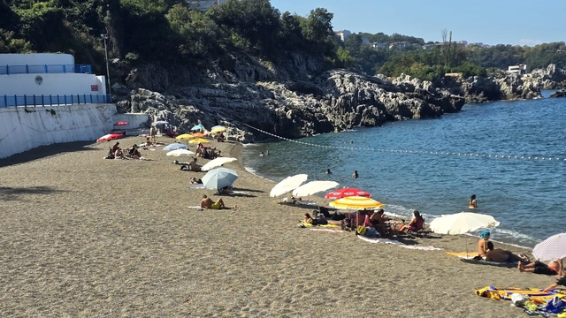 Zonguldak'ta denize girme yasağı kalktı, plaja ilgi arttı