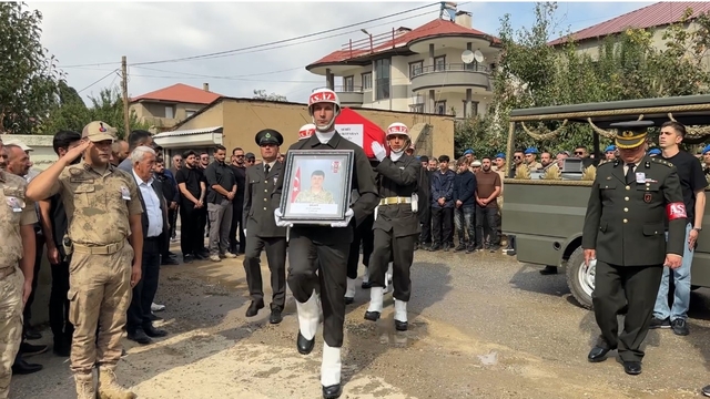Yüksekova'da şehit Ziya Koparan son yolculuğuna uğurlandı