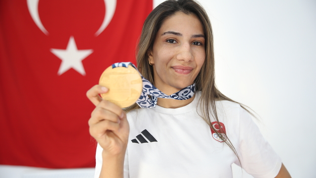 Zehra Demirhan, Akdeniz Oyunları'nda altın madalya kazandı