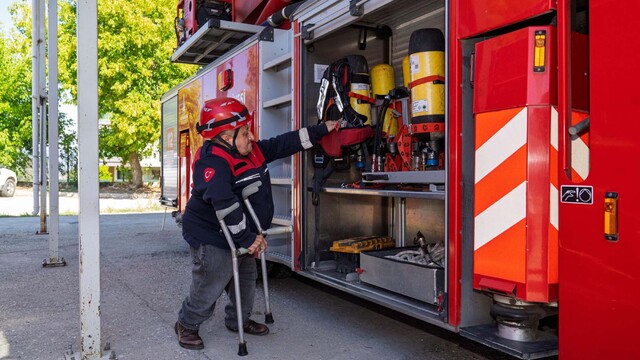 110 Yaşar, 24 yıllık itfaiyecilik hayatını sürdürüyor