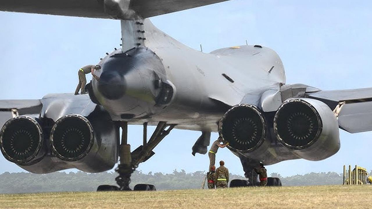 ABD, RAF Fairford Üssü'nden tüm bombardıman uçaklarını çekti