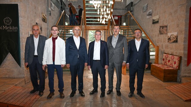 Abdullah Güler, Bi Mekan Müze Kafe'yi ziyaret etti