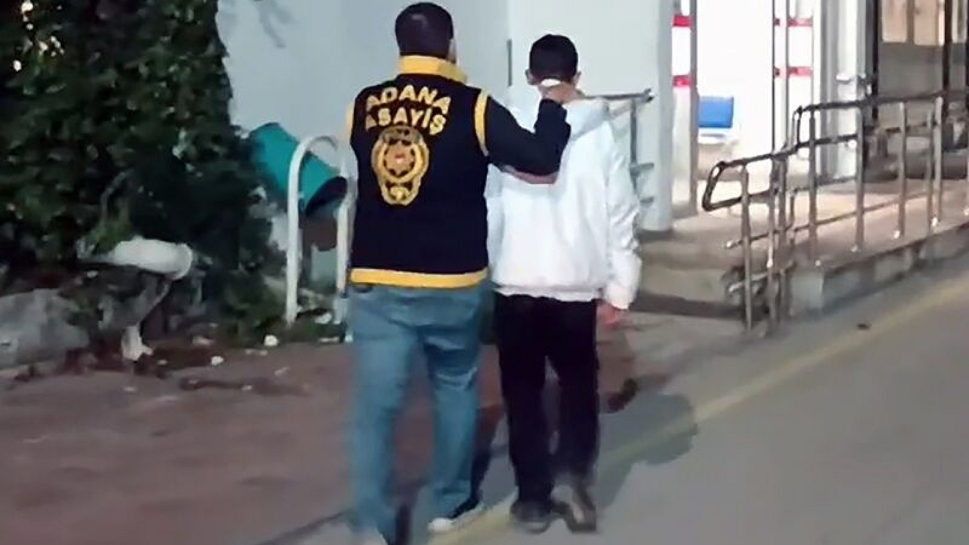 Adana'da 17 yaşındaki zanlı alacak meselesiyle tutuklandı