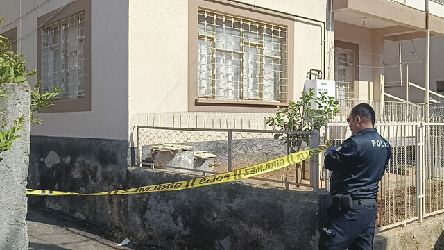 Adana'da damdan düşen işçi yaşamını yitirdi