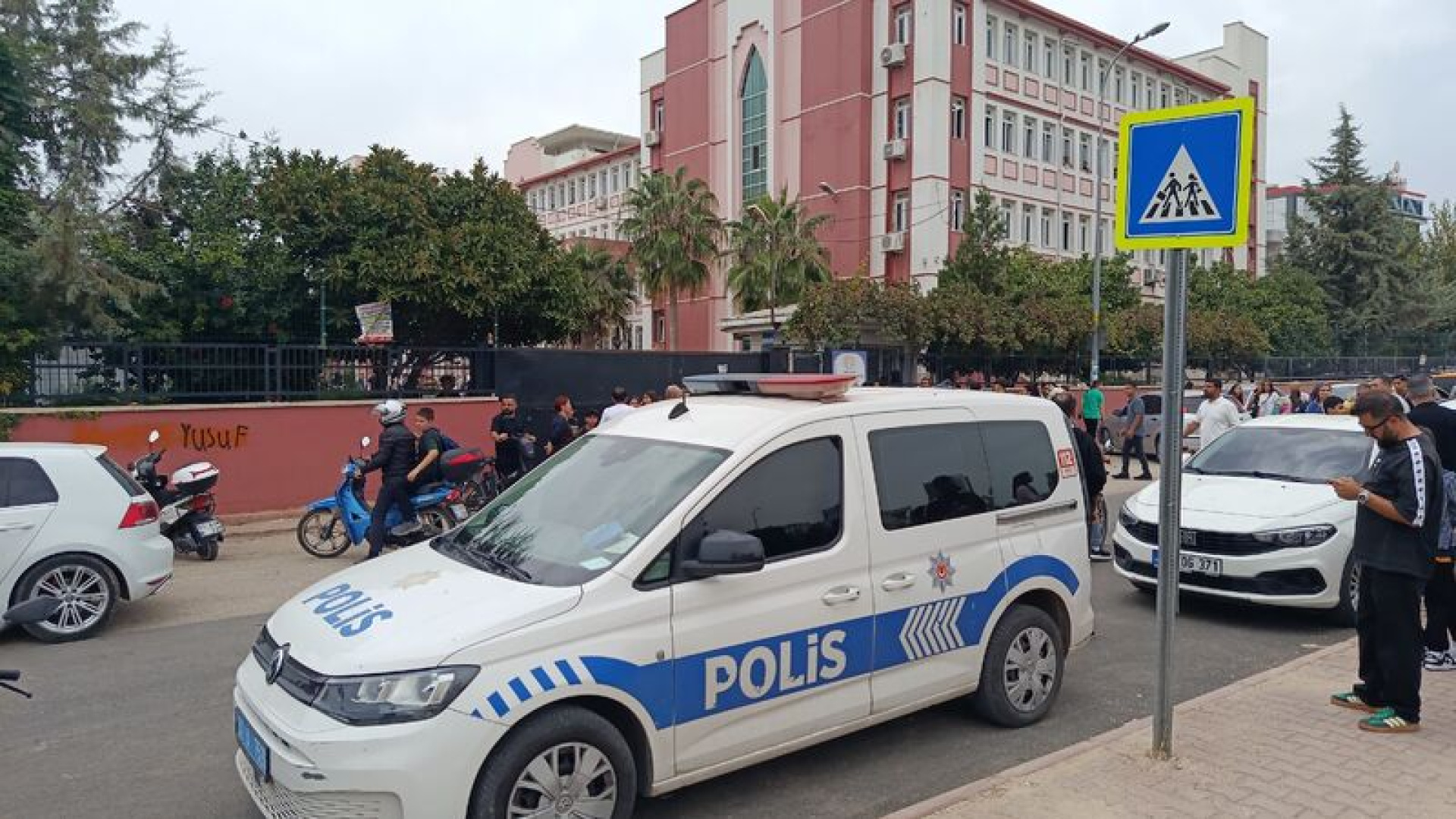 Adana'da ortaokulda bıçaklı kavgada bir öğrenci yaralandı