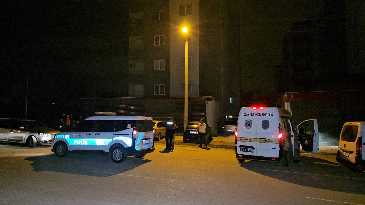 Adana'da sevgilisinin eski eşi eve gelince pencereden düştü