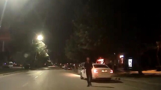 Adana'da sürücüye uyarıda bulunan gençler saldırıya uğradı