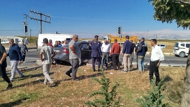 Adıyaman'da iki otomobil çarpıştı, 3 kişi yaralandı