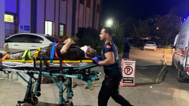 Adıyaman'da iki otomobil çarpıştı, 8 kişi yaralandı