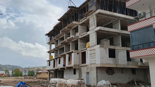 Adıyaman'da inşaattan düşen işçi ağır yaralandı