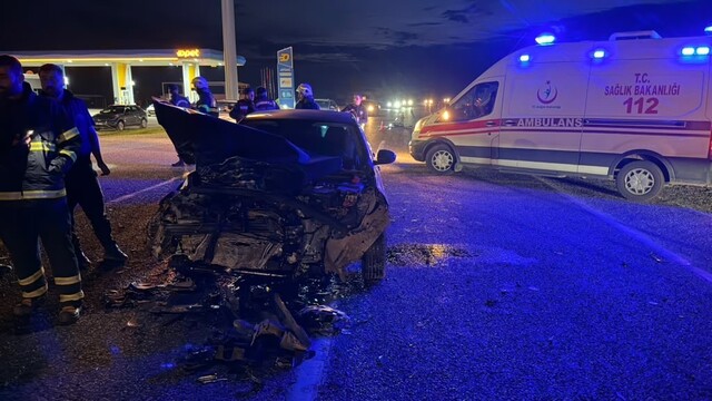Adıyaman'da otomobil ve kamyonet çarpıştı: 4 yaralı