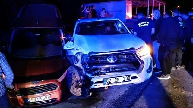 Adıyaman'da otomobil ve pikap çarpıştı, 8 kişi yaralandı