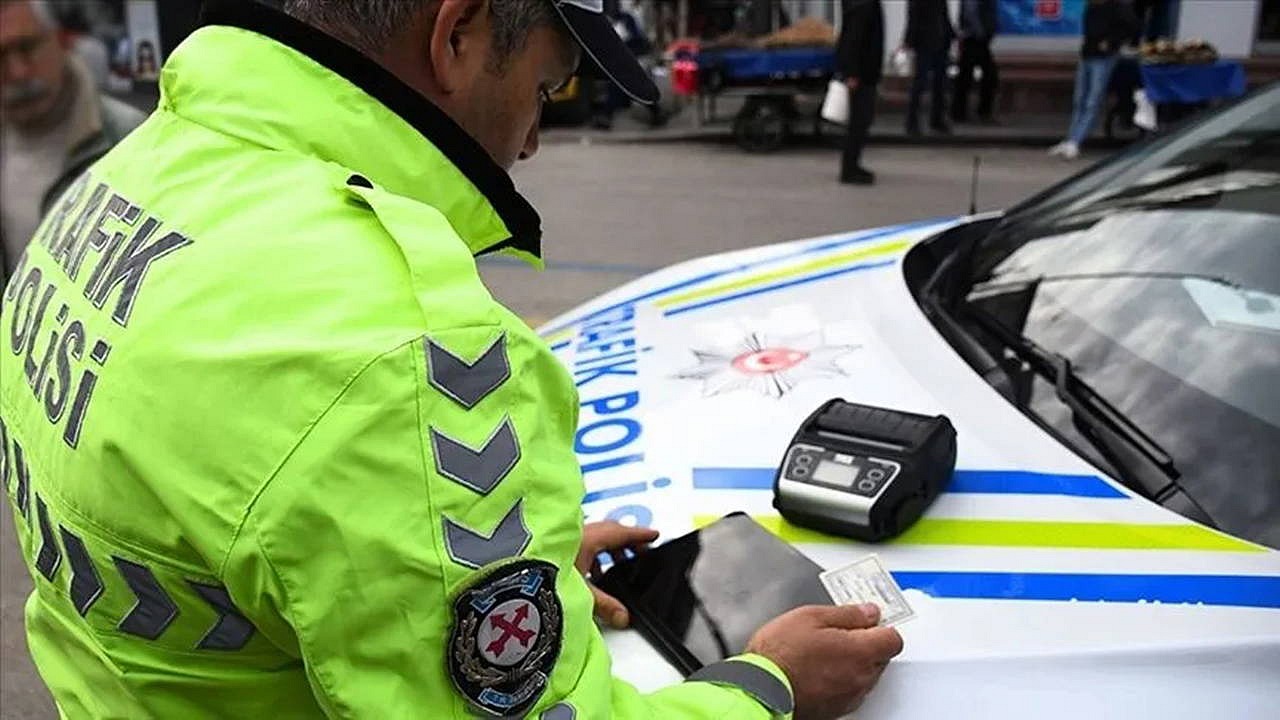 Afyonkarahisar'da 'dur' ihtarına uymayan sürücüye ceza