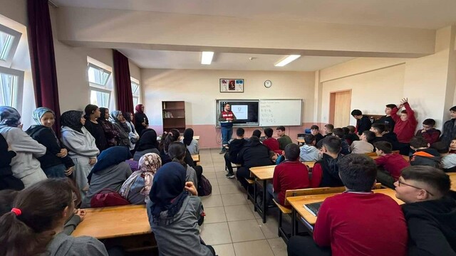 Afyonkarahisar'da öğrencilere siber güvenlik eğitimi verildi
