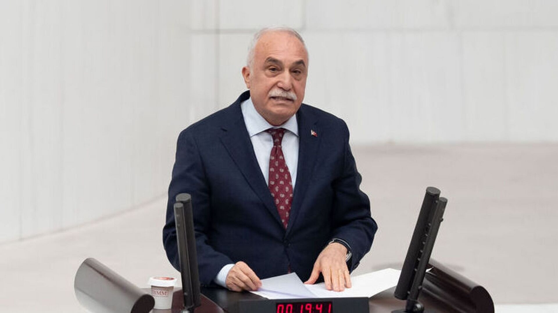 Ahmet Eşref Fakıbaba, istifa edeceğini duyurdu