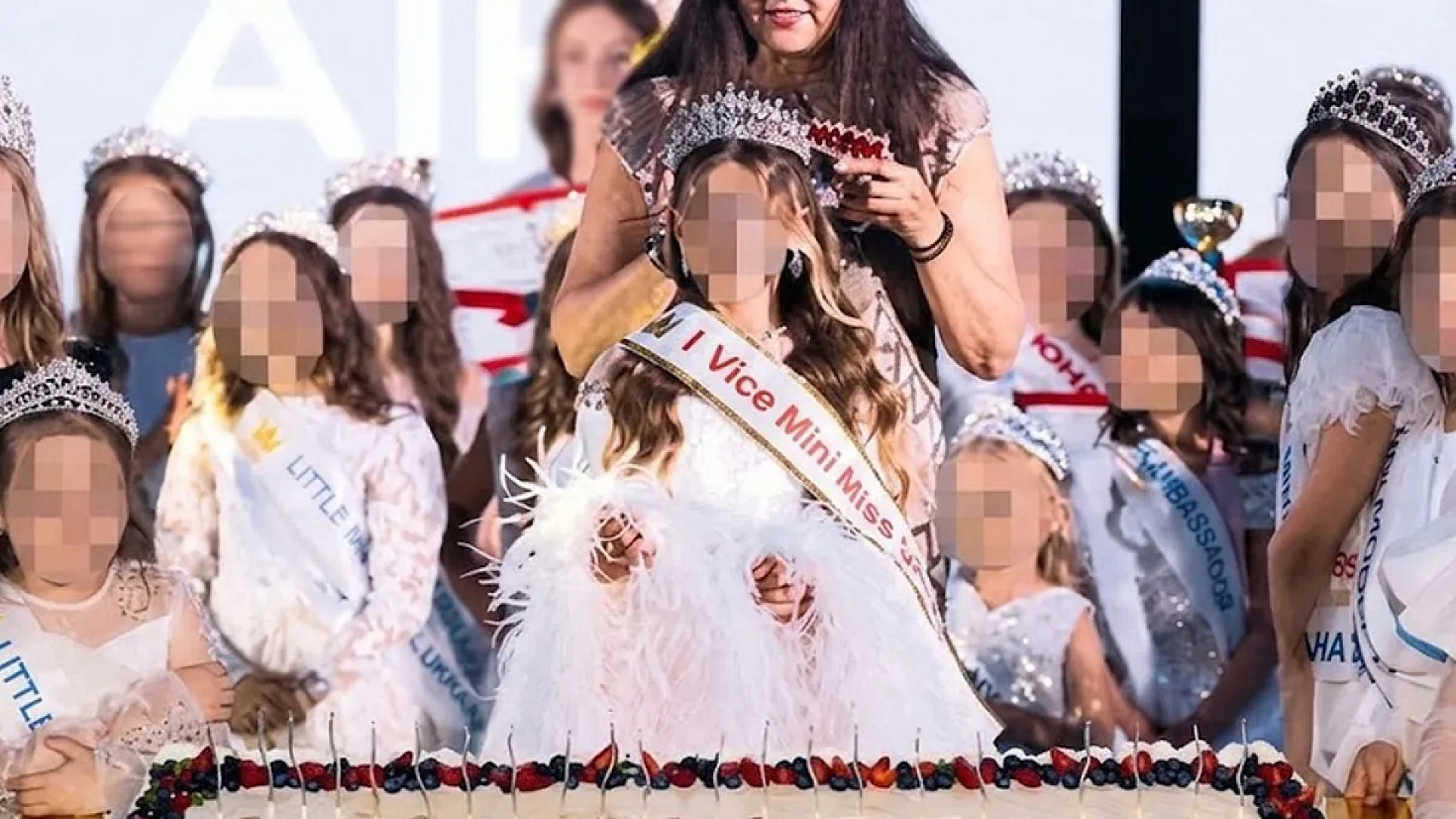 Aile Bakanlığı, çocuk güzellik yarışması için suç duyurusu