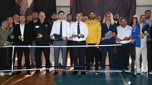 Alaçam'da öğretmenlere pickleball eğitimi verildi
