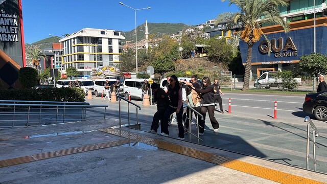 Alanya'da tefecilik ve şantajdan 7 kişi adliyeye sevk edildi