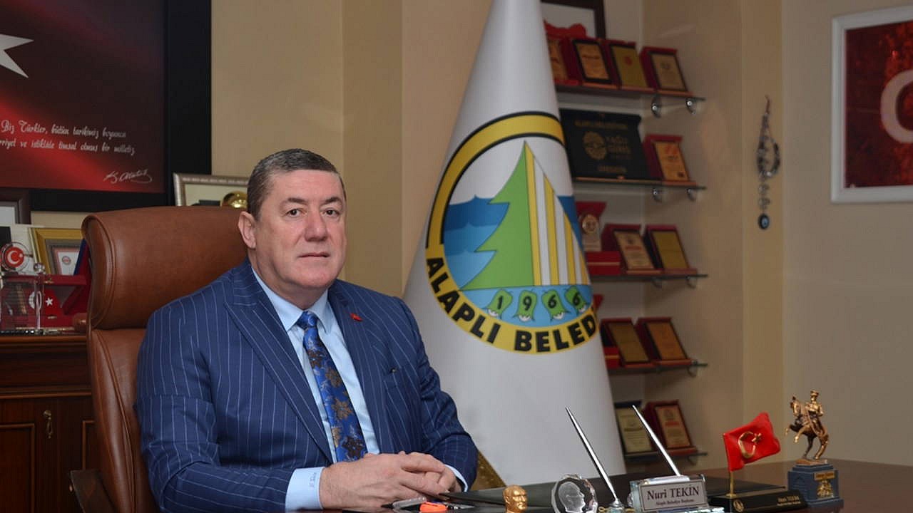 Alapli Belediye Baskani Nuri Tekin ve 9 meclis üyesi istifa etti
